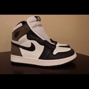 Men/Women Jordan 1 Retro High (Mocha Like new & Authentic)